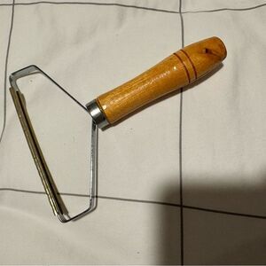 Wooden Handle Carpet Cleaner for Pet Hair